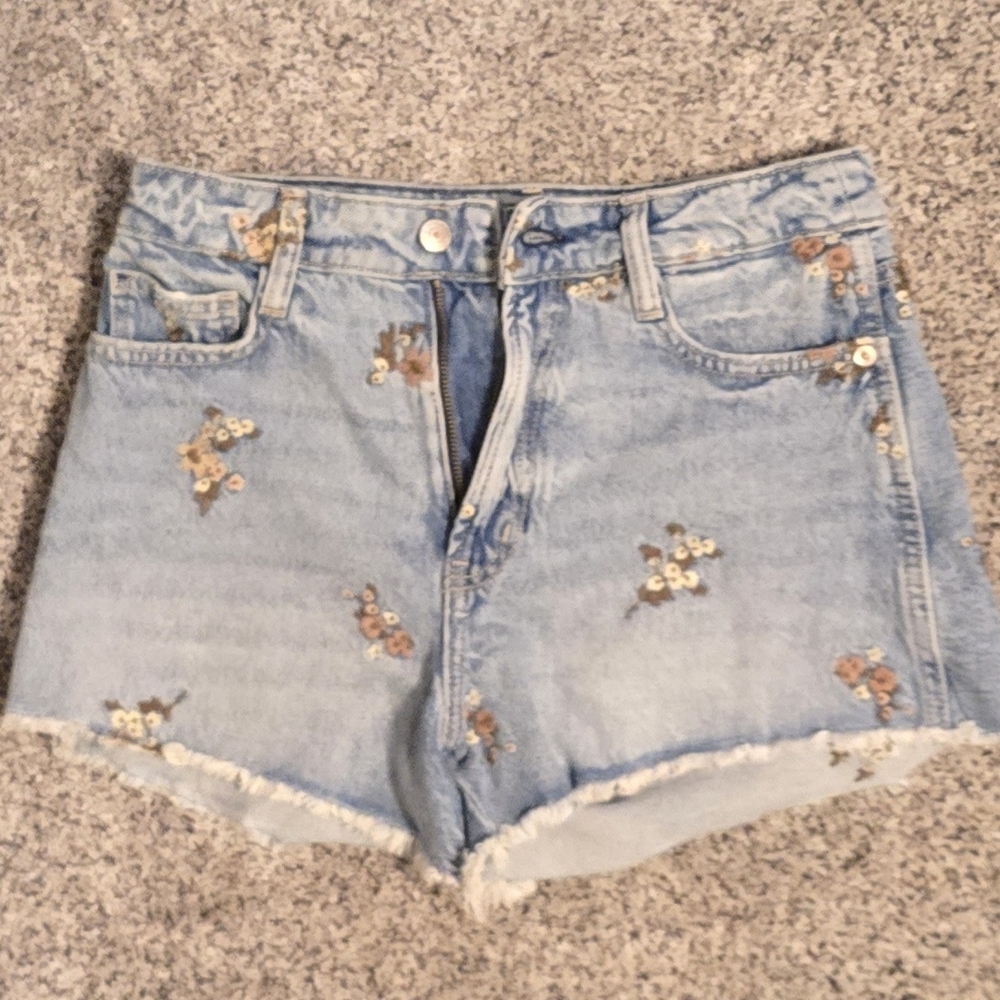 Arizona Jean Company Light Blue Floral Jean Shorts